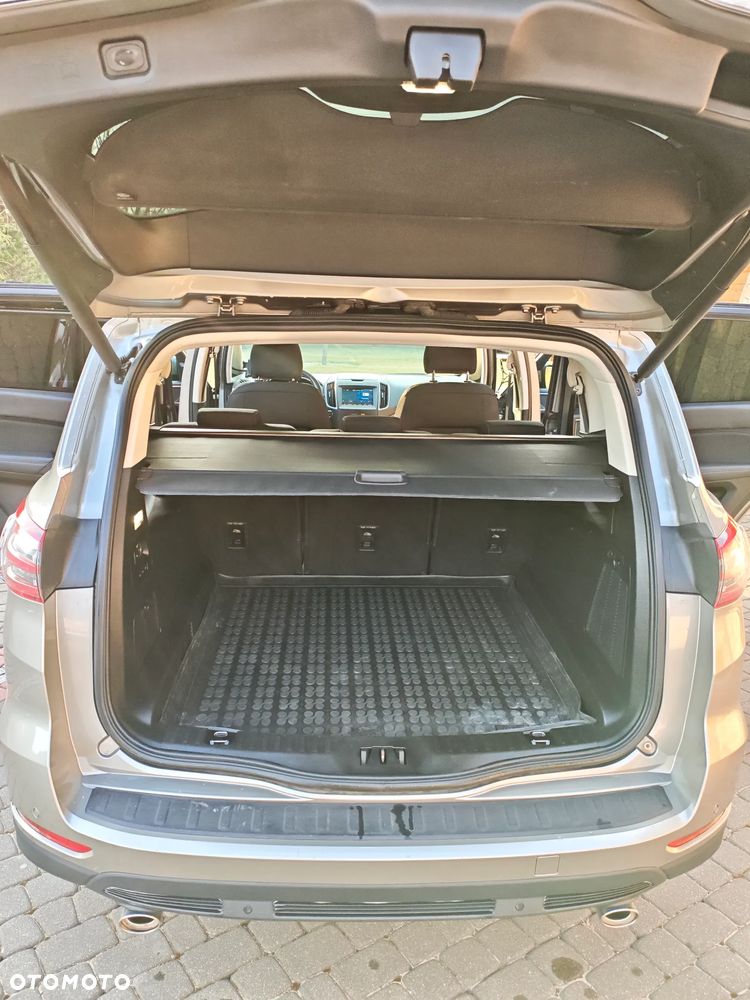 Ford S-Max - 16