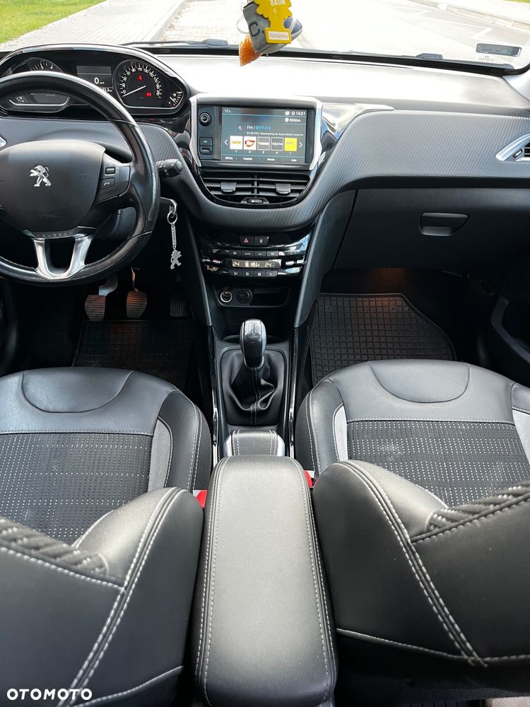 Peugeot 2008 1.2 Pure Tech Allure S&S - 10