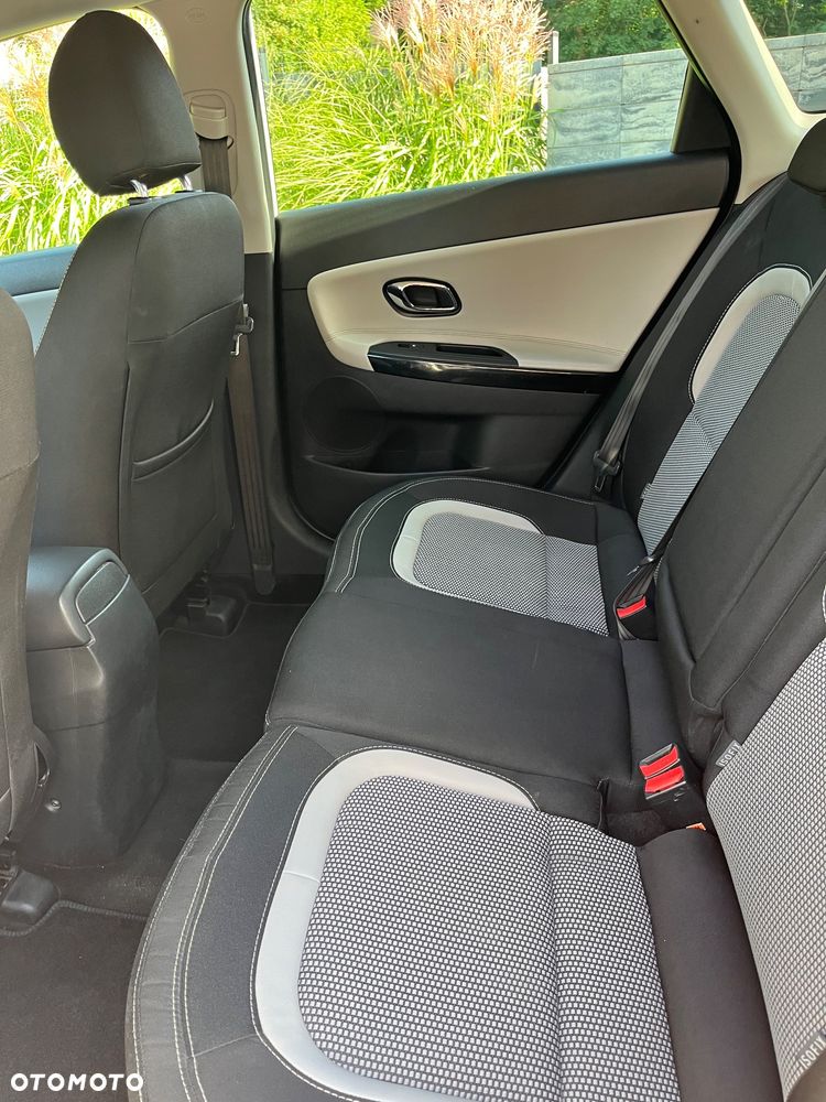 Kia Ceed - 10