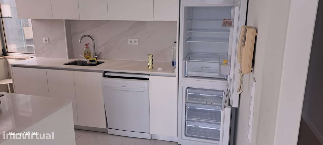 Apartamento T4 totalmente remodelado, localizado junto à praia. - Grande imagem: 4/20