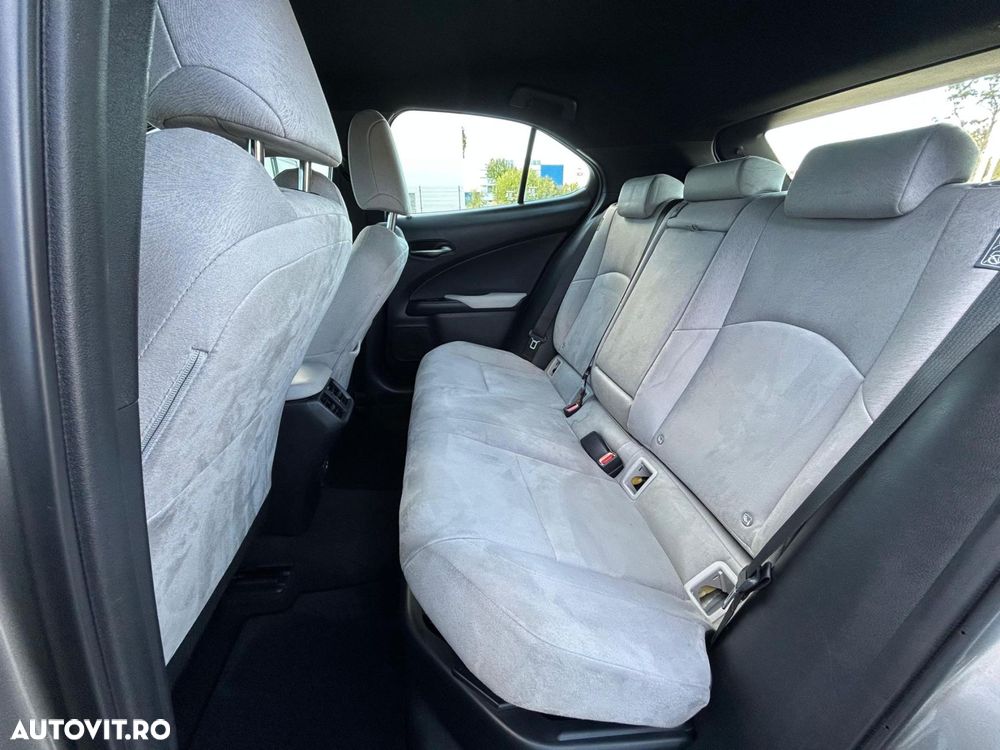 Lexus UX 250h 2.0L HEV 20H- (178 HP) 4X4 CVT Executive - 15
