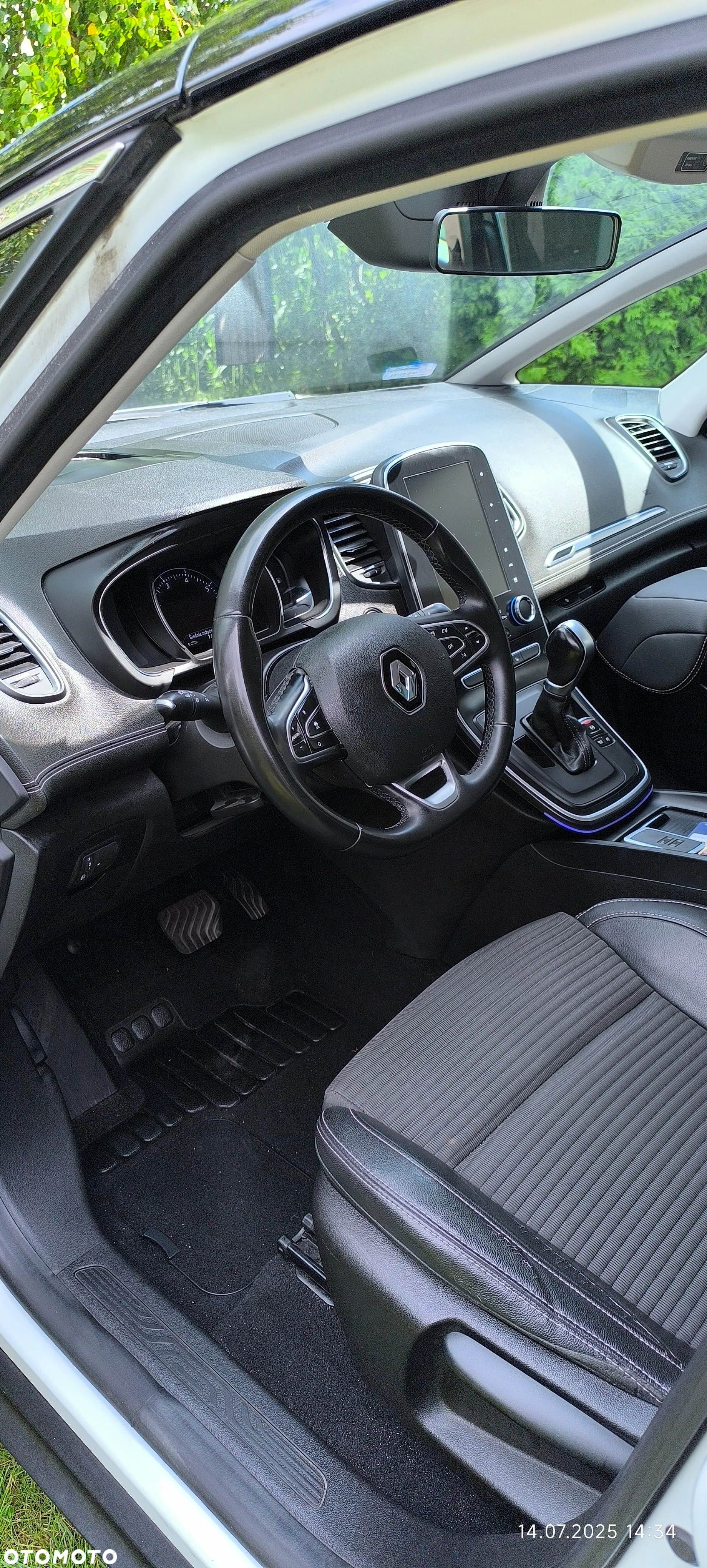 Renault Grand Scenic - 11