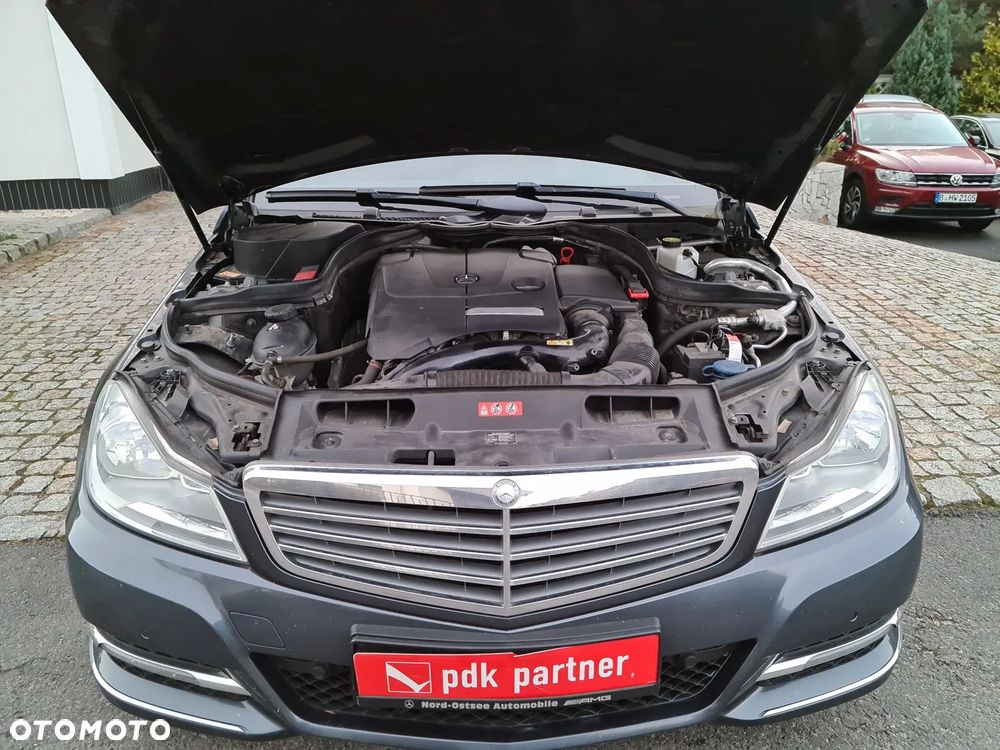 Mercedes-Benz Klasa C 180 CGI BlueEff Elegance - 37