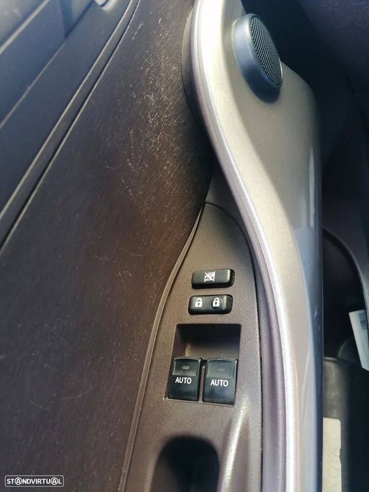 Toyota iQ 1.0 VVT-i Essential+AC - 19