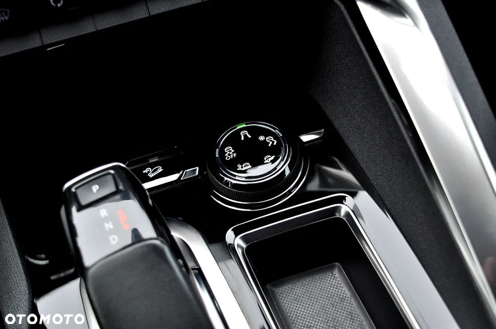 Peugeot 3008 1.2 PureTech GPF Allure S&S EAT8 - 34