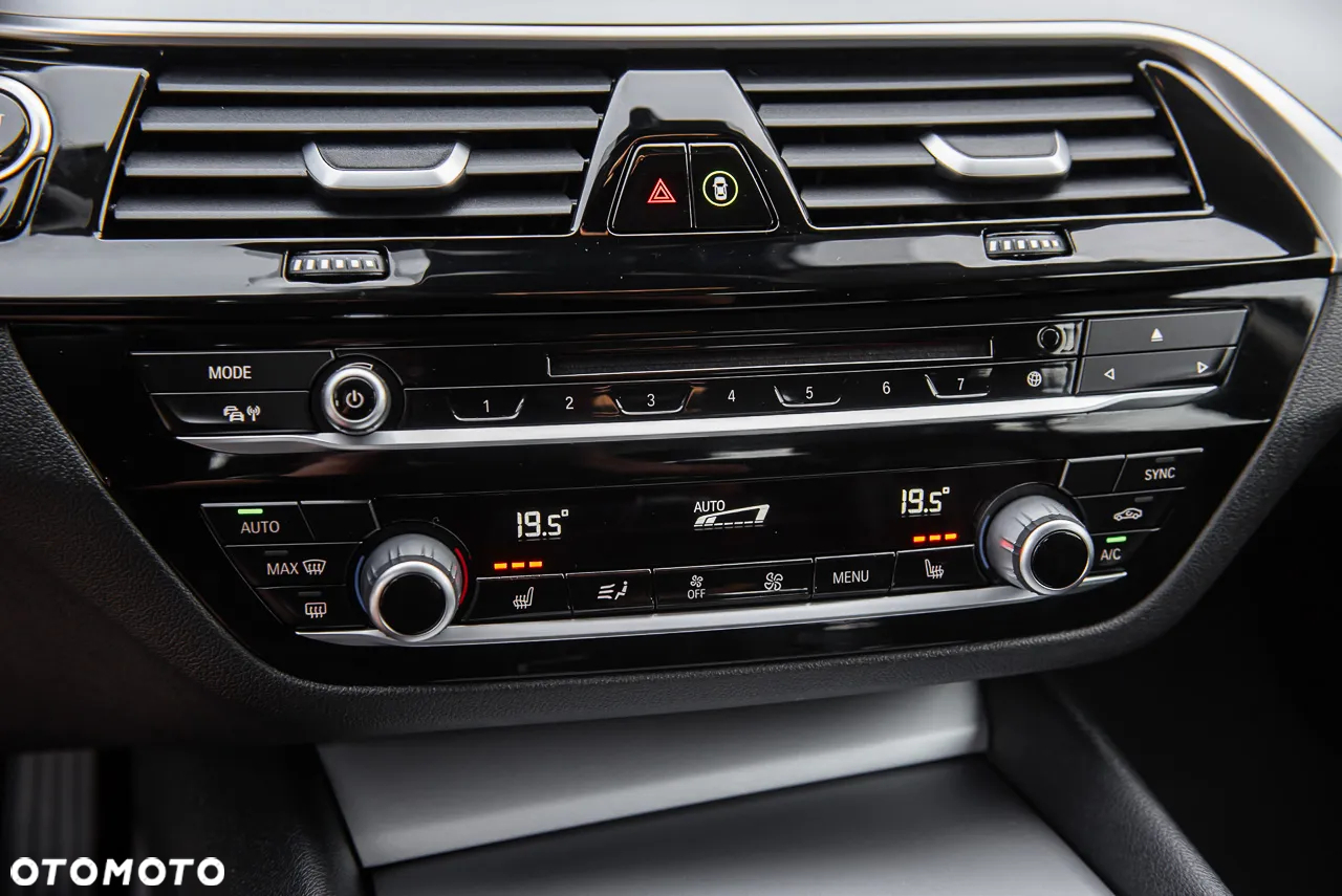 BMW Seria 5 520d Luxury Line - 29