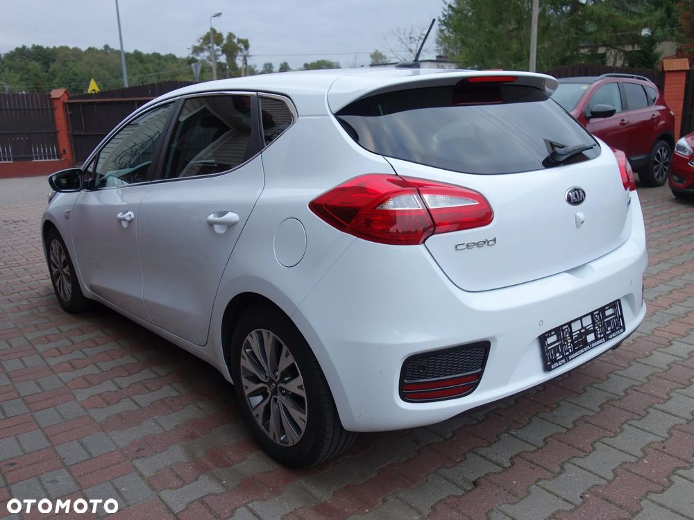 Kia Ceed 1.6 CRDi 136 ISG Spirit - 2