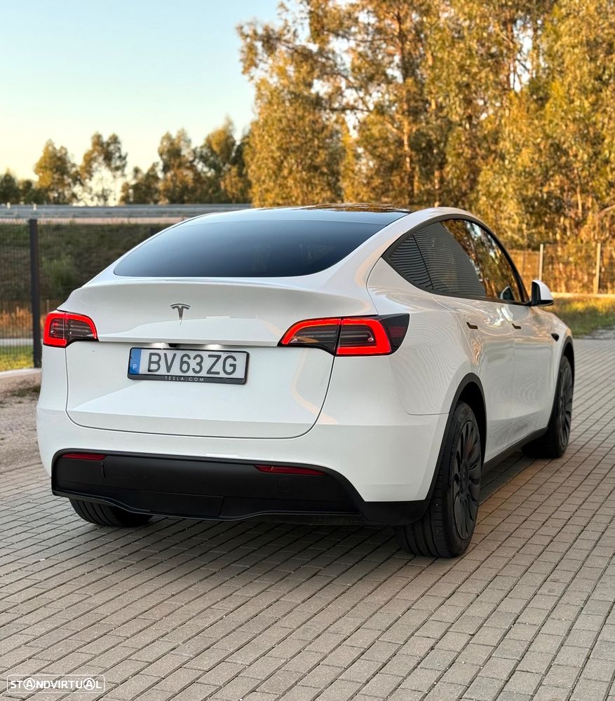 Tesla Model Y Long-Range RWD - 3