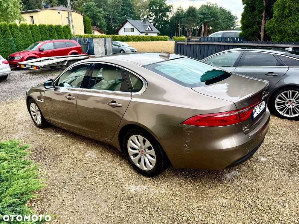 Jaguar XF 2.0 i4D Prestige - 3