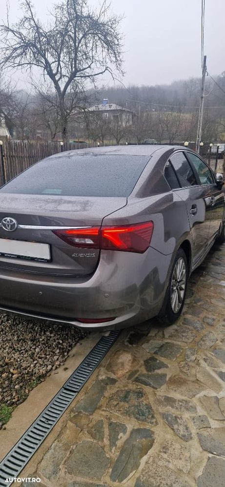 Toyota Avensis 2.0 D-4D Executive - 1