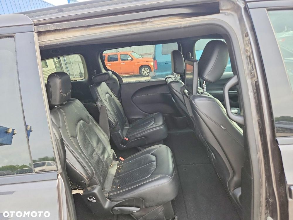 Chrysler Pacifica - 19