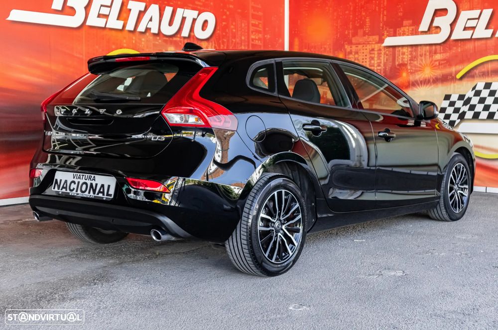 Volvo V40 2.0 D3 Momentum Geartronic — fotografia 5