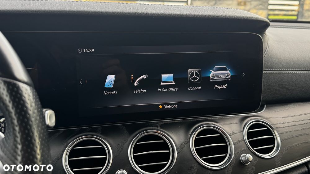 Mercedes-Benz Klasa E 220 d 4-Matic 9G-TRONIC - 29