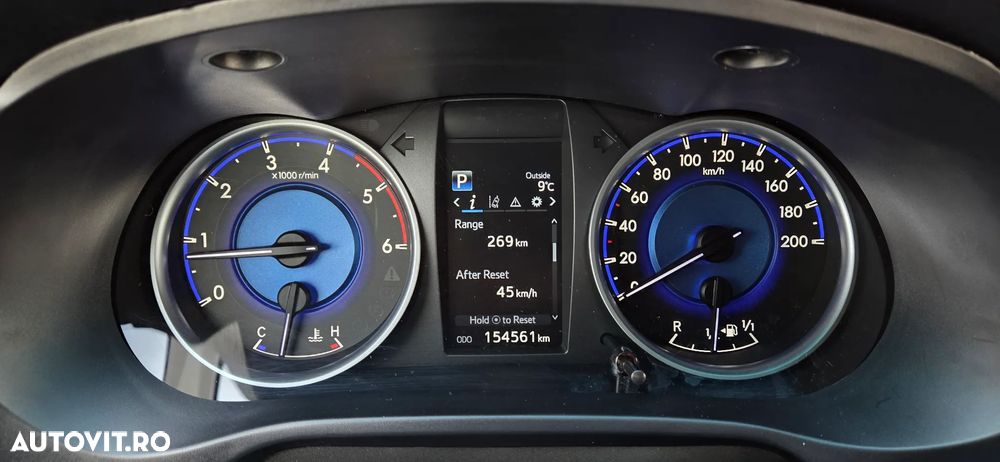 Toyota Hilux 4x4 Double Cab A/T Invincible - 30