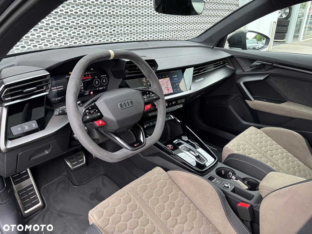 Audi RS3 Limousine - 11
