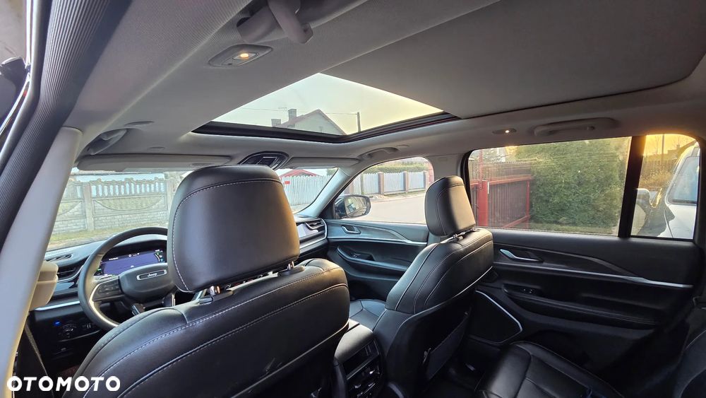 Jeep Grand Cherokee - 21