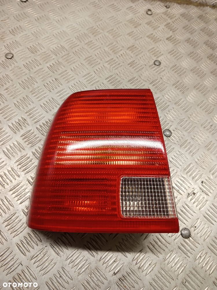 VW PASSAT B5 SEDAN 1.6 B LAMPA LEWY TYŁ 3B5945095F - 1