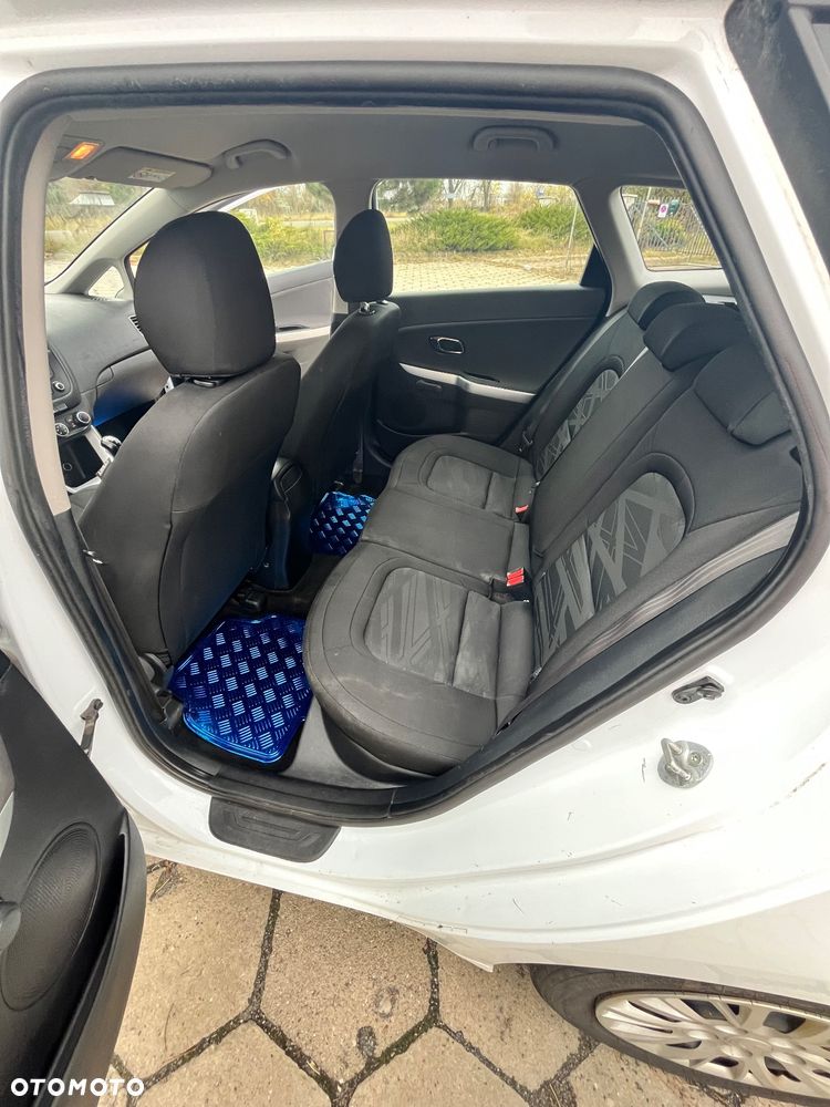 Kia Ceed 1.6 CRDi 128 ISG SW Vision - 16