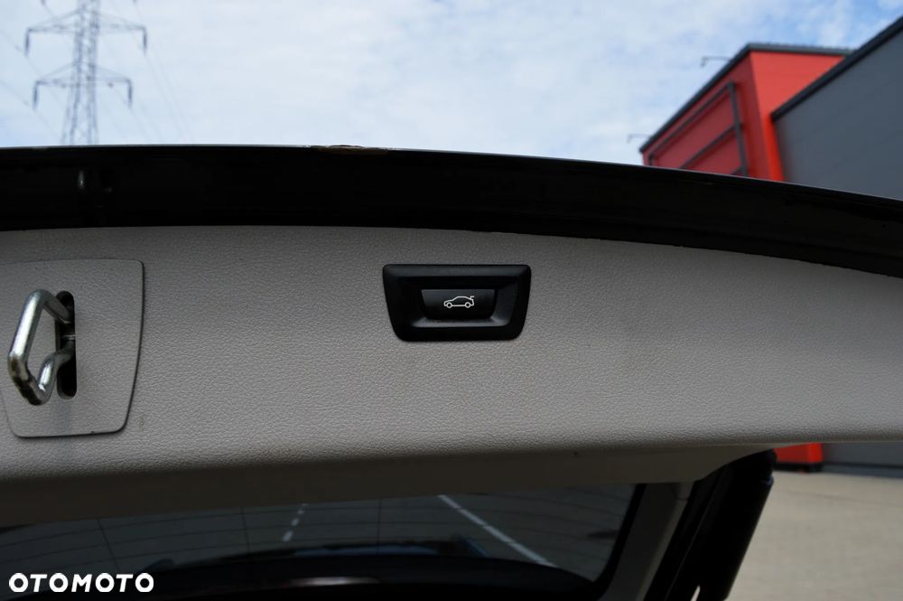 BMW Seria 3 318d Sport Line - 34