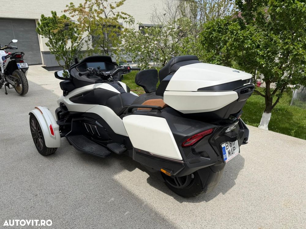 Can-Am Spyder - 10