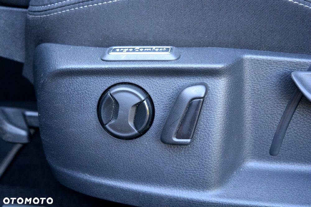 Volkswagen Passat 2.0 TDI SCR DSG Business - 9