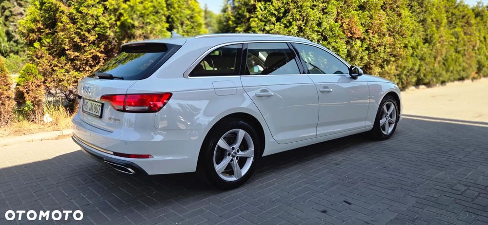 Audi A4 Avant 40 TFSI S tronic - 16