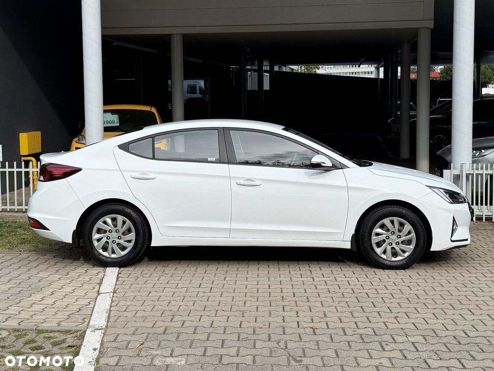 Hyundai Elantra 1.6 Classic Plus - 6