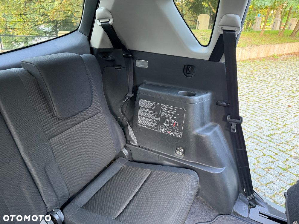 Toyota Corolla Verso 1.8 Sol 7os - 26