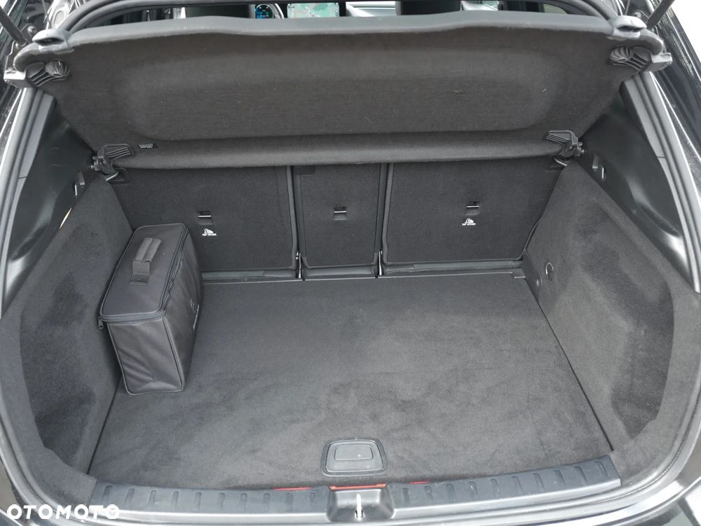Mercedes-Benz GLA 250 e 8G-DCT AMG Line - 24