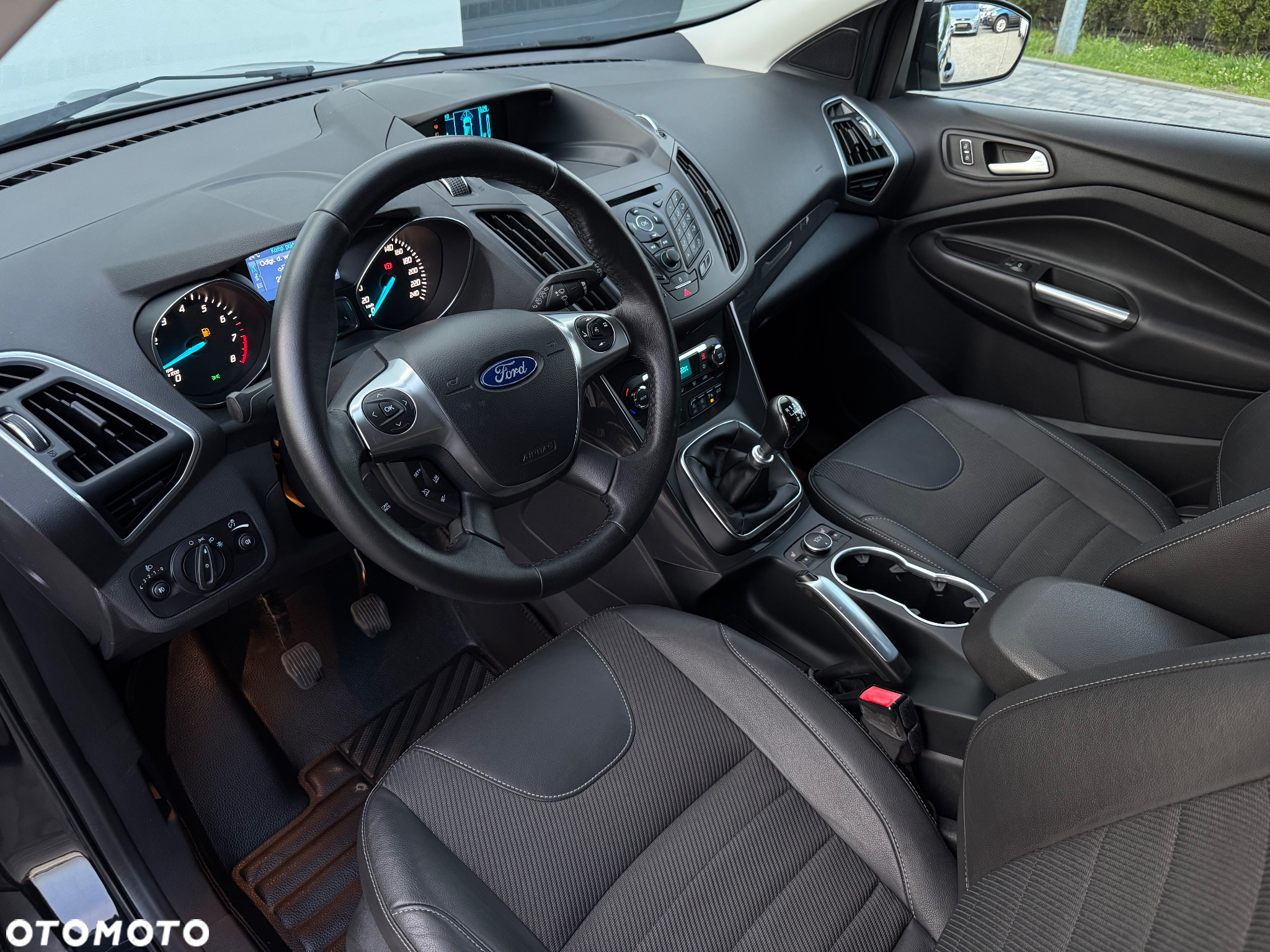 Ford Kuga 1.6 EcoBoost 2x4 Titanium - 7