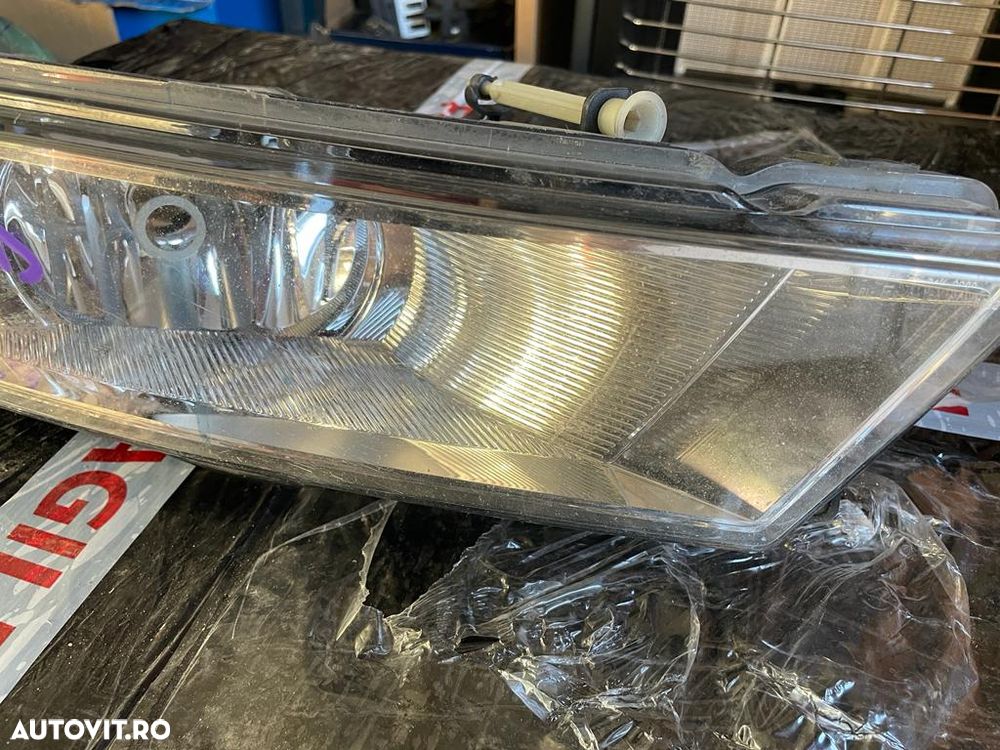 Proiector dreapta Skoda Rapid 2012-2017 - 3