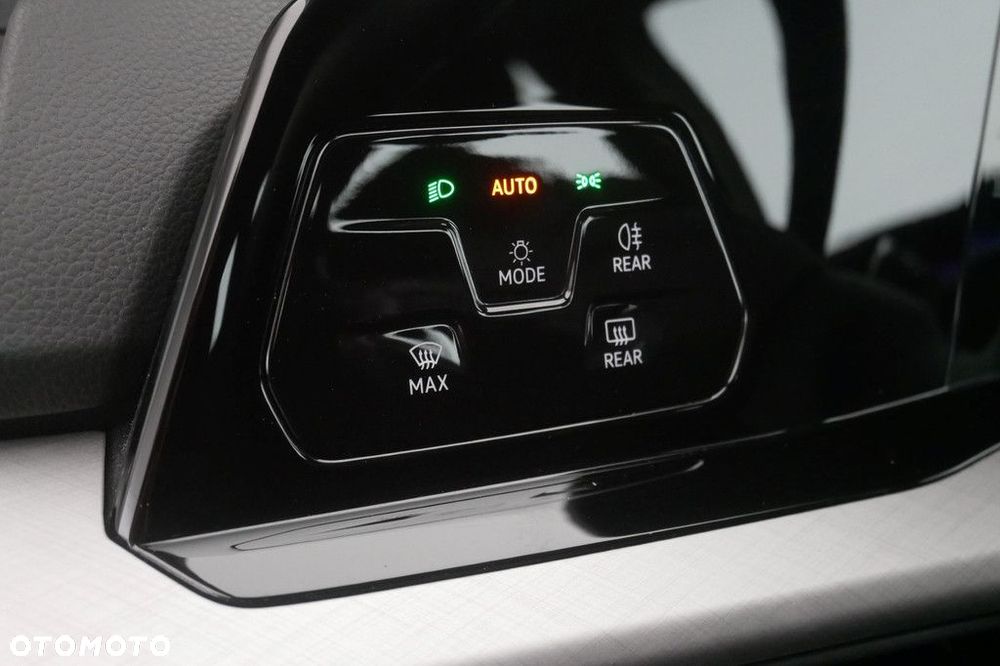 Volkswagen Golf 1.5 TSI Life - 25