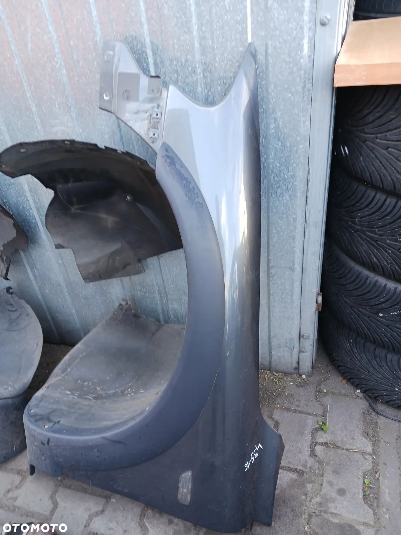 Błotnik lewy przód Volvo XC70 00-07 r 455-16 kod lakieru - 1