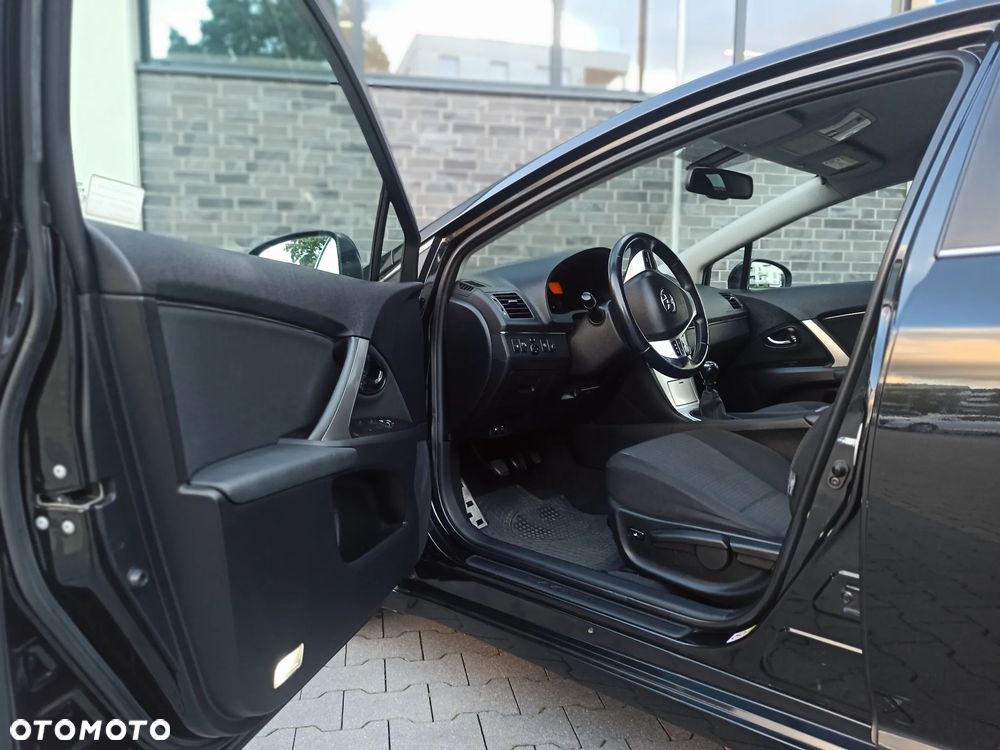 Toyota Avensis 1.8 Active - 12