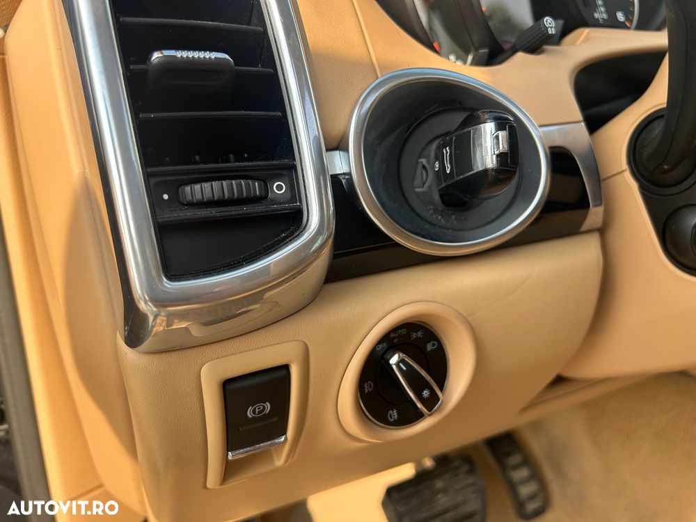 Porsche Cayenne - 28