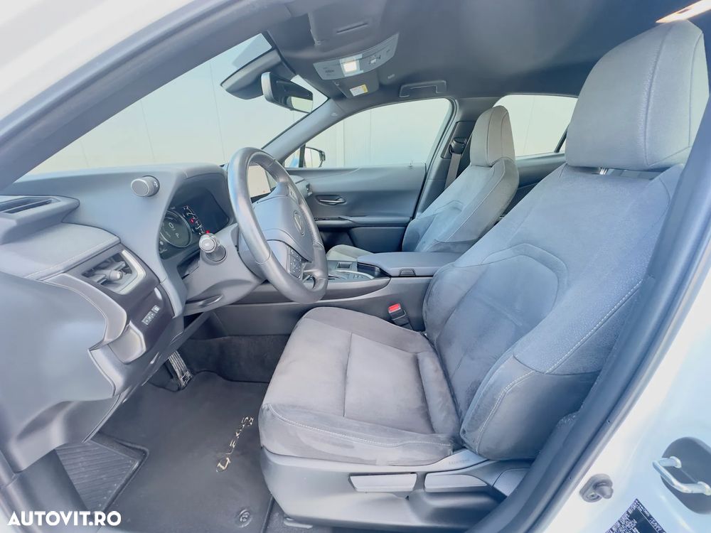 Lexus UX 250h Business Edition - 11