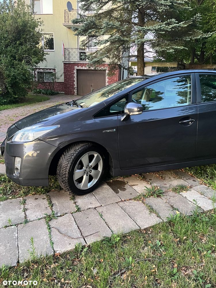 Toyota Prius (Hybrid) - 3