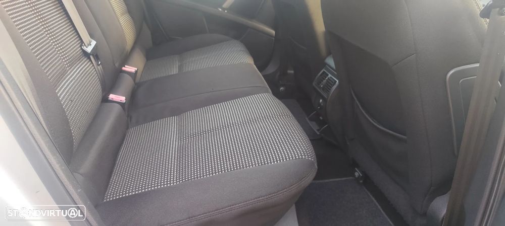 Peugeot 407 SW 1.6 HDi Premium - 15