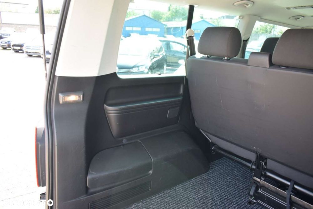 Volkswagen Caravelle - 11