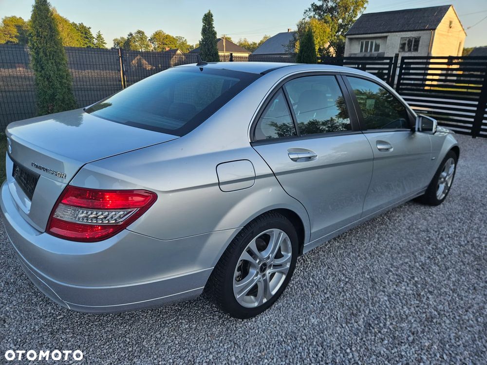 Mercedes-Benz Klasa C 180 Kompressor BlueEFFICIENCY - 32
