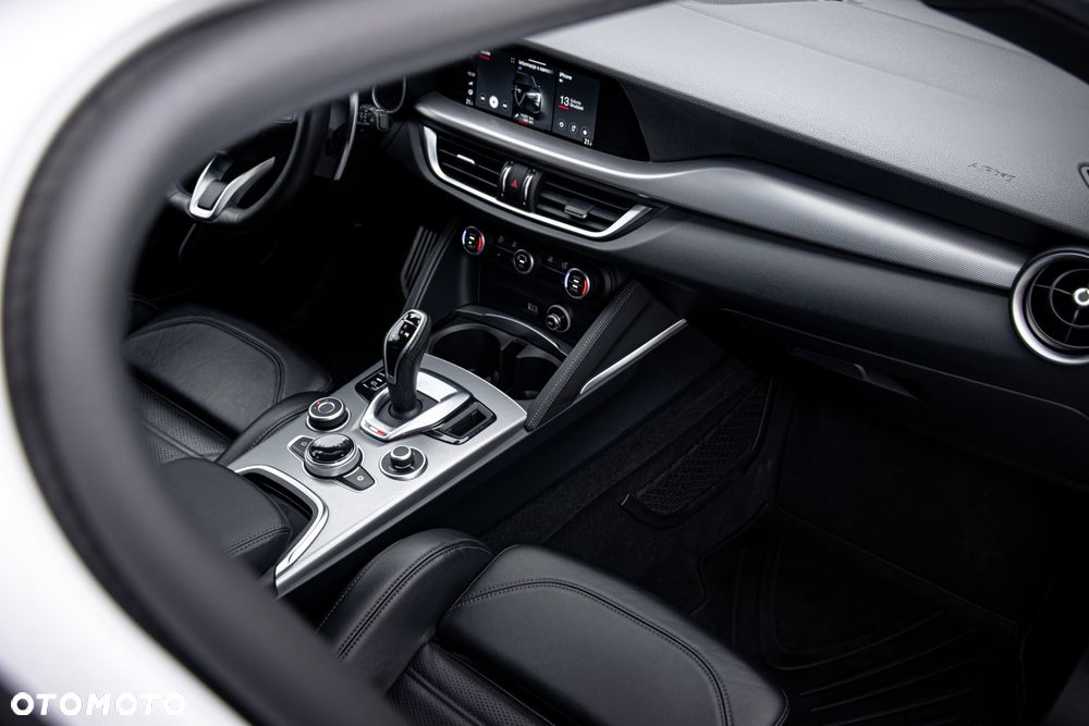 Alfa Romeo Stelvio 2.0 Turbo Veloce Q4 - 4