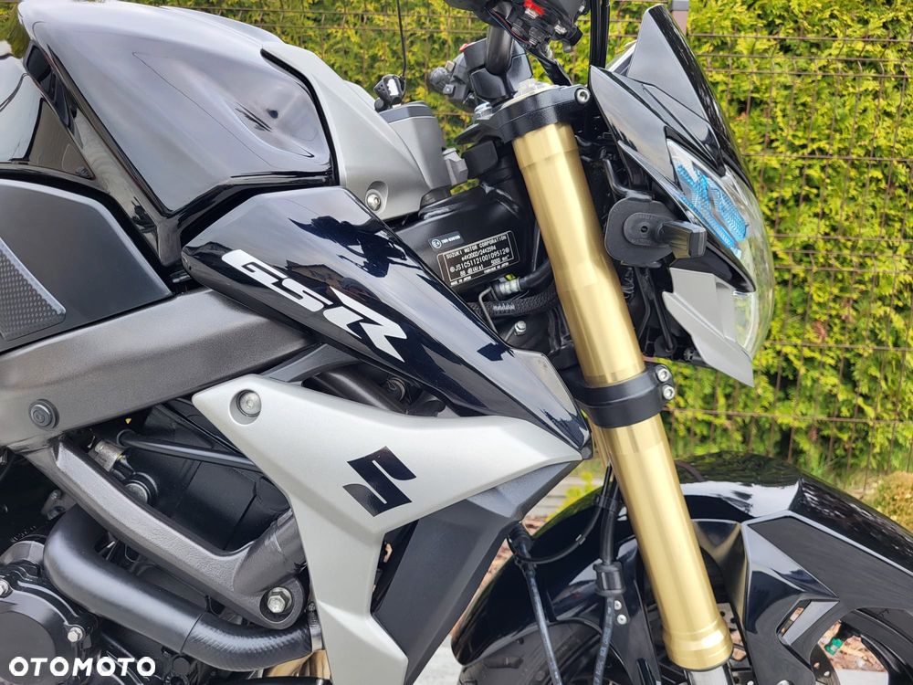 Suzuki GSR - 11