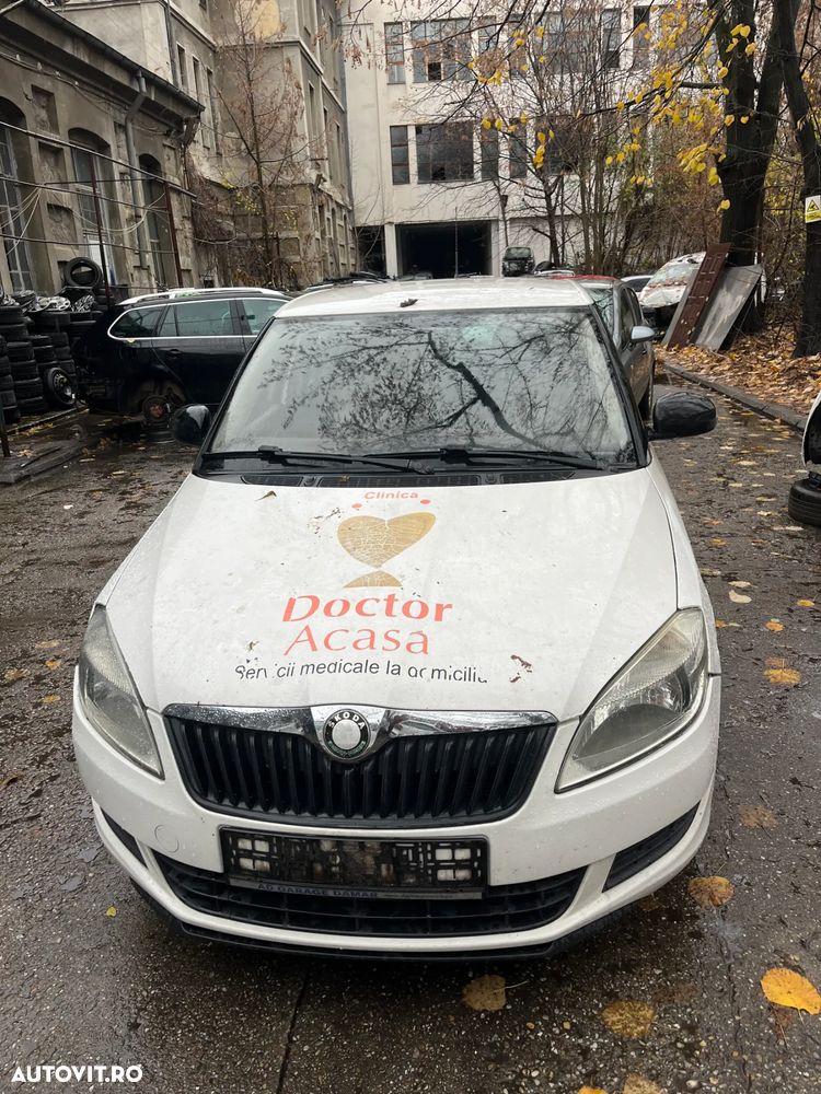 Dezmembrez Skoda Fabia 2 facelift alb 2011 benzina - 6