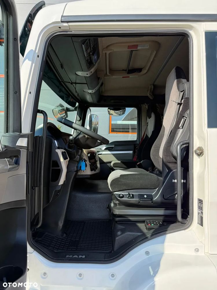 MAN TGM TGS TGX 26.320 chłodnia multitemperatura  22Epal // sypialka // oś skrętna - 24