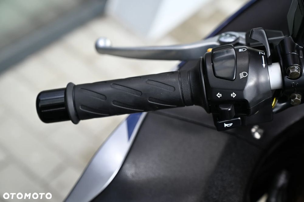Suzuki GSX-R - 24
