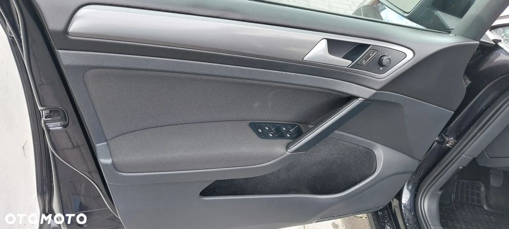 Volkswagen Golf - 14