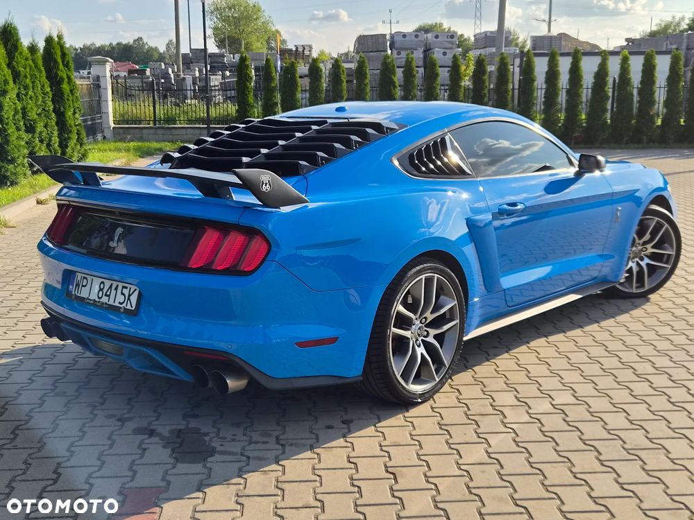 Ford Mustang - 4
