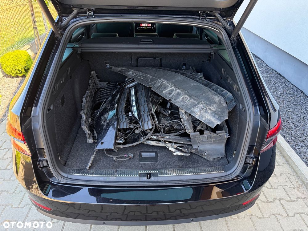 Skoda Superb 2.0 TDI DSG Sportline - 39