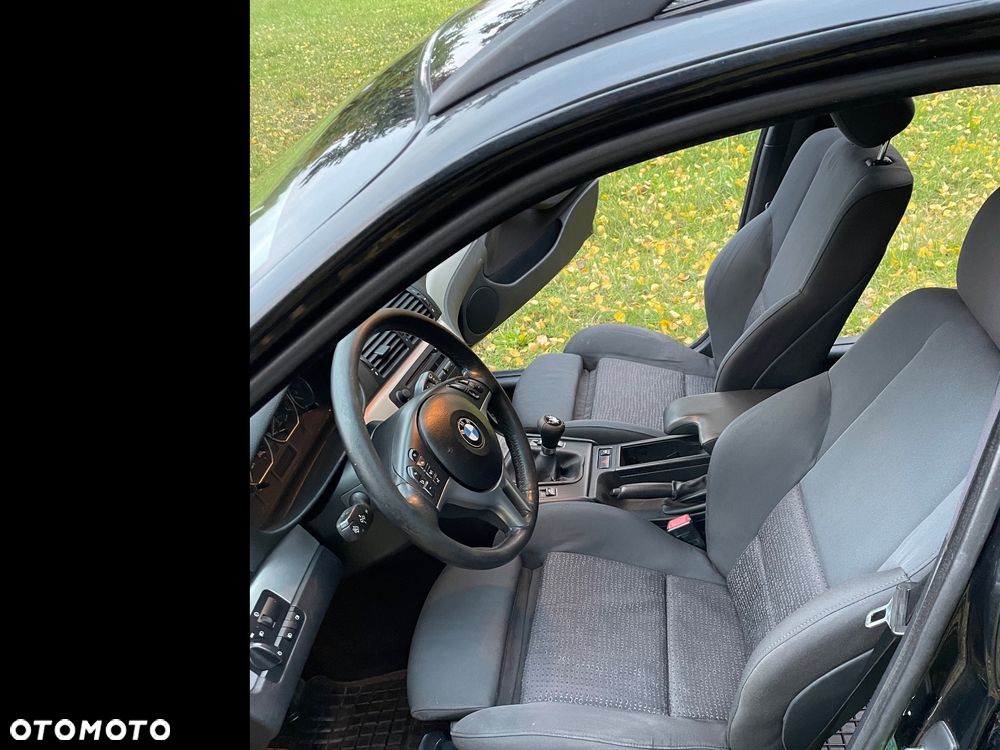 BMW Seria 3 318i Touring - 10