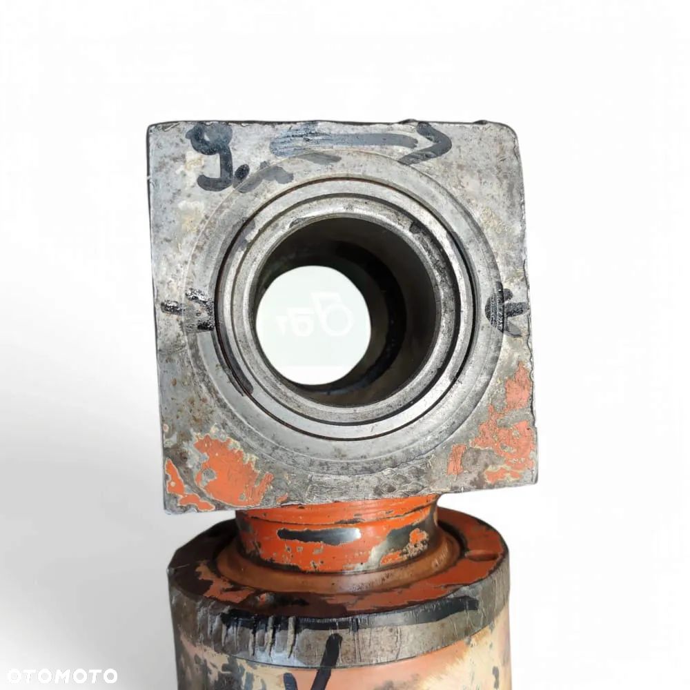 Siłownik poziomowania łyżki 85800911 New Holland LB 115 - 12